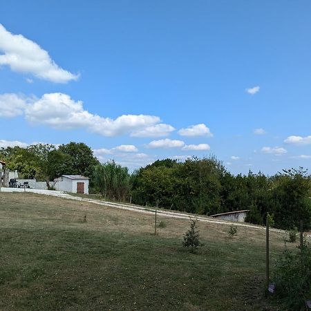 Petit Gite De Charme Bichta Eder Magnac-Lavalette-Villars Exterior foto